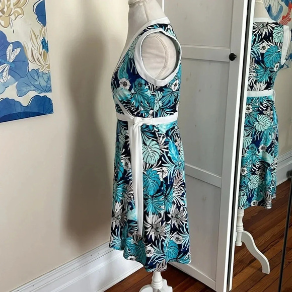 Tommy Hilfiger Tropical Print Wrap Dress with White Trim - Size 6 - Picture 6 of 12